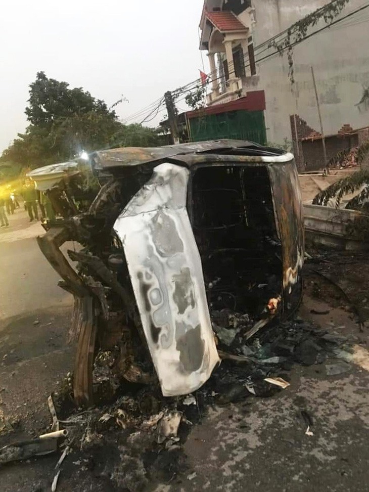 dieu tra vu phat hien thi the nguoi trong chiec o to con bi chay o thai binh 3 dieu tra vu phat hien thi the nguoi trong chiec o to con bi chay o thai binh 3