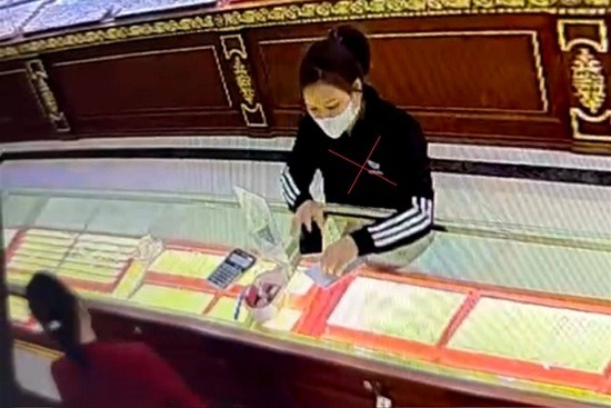 nghe an thieu no hot gril 9x danh trao vang gia lay vang that roi di cuop giat tai tiem vang