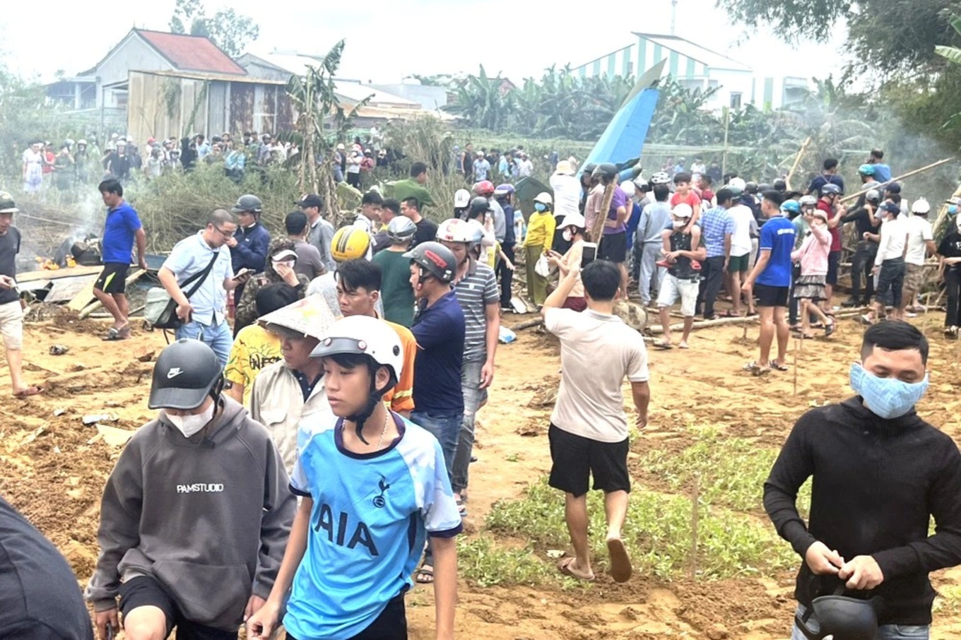 nhan chung vu may bay roi o quang nam tieng no lon khien mat dat rung chuyen cot khoi cao hang chuc met 6 nhan chung vu may bay roi o quang nam tieng no lon khien mat dat rung chuyen cot khoi cao hang chuc met 6