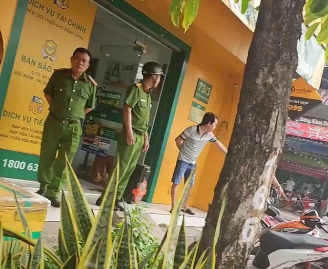 nguoi phu nu cam dao uy hiep nhan vien nghi cuop cua hang f88 co ket qua duong tinh voi ma tuy 2 nguoi phu nu cam dao uy hiep nhan vien nghi cuop cua hang f88 co ket qua duong tinh voi ma tuy 2