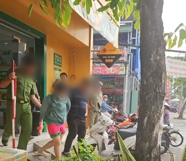 vu nguoi phu nu cam dao uy hiep nhan vien nghi cuop cua hang f88 nhan chung noi gi vu nguoi phu nu cam dao uy hiep nhan vien nghi cuop cua hang f88 nhan chung noi gi