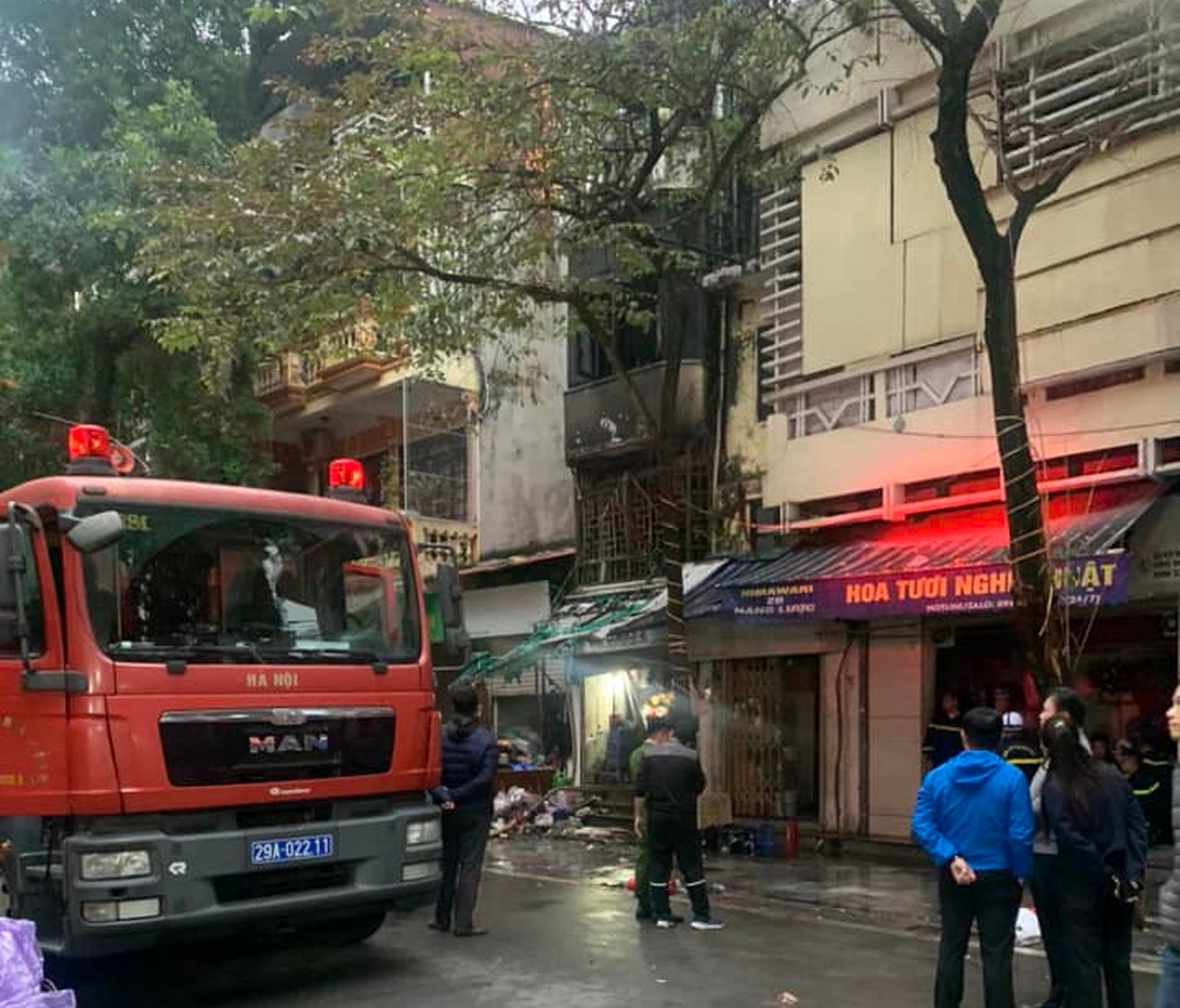 hien truong vu chay lon o pho co ha noi luc rang sang 4 nguoi tu vong 5