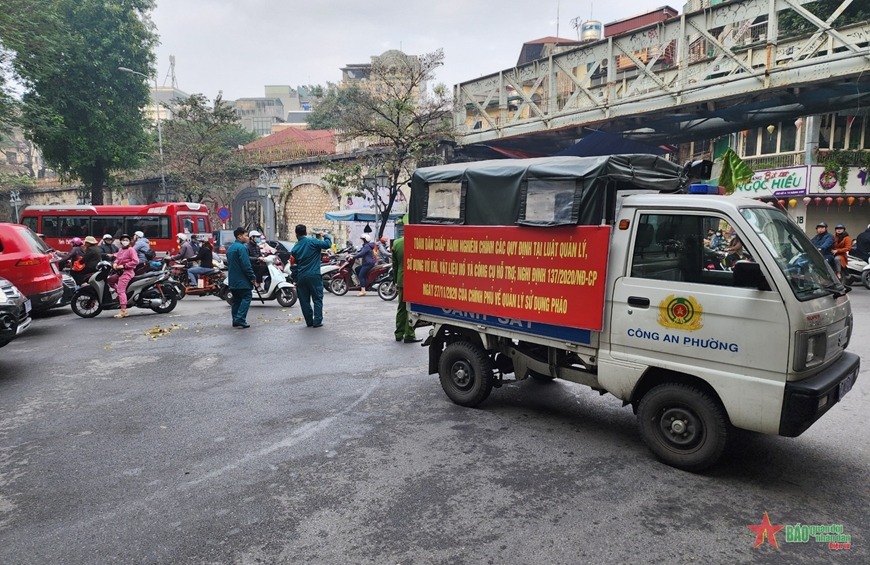 hien truong vu chay lon o pho co ha noi luc rang sang 4 nguoi tu vong 8