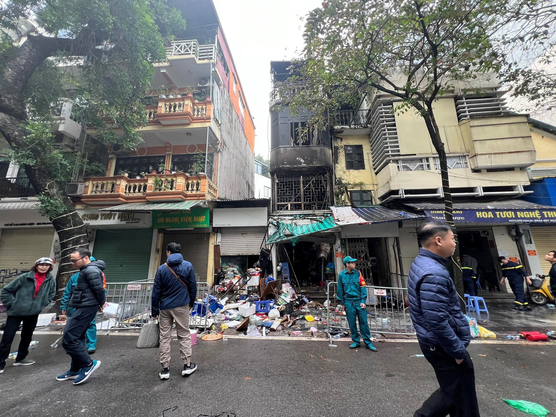 hien truong vu chay lon o pho co ha noi luc rang sang 4 nguoi tu vong 9