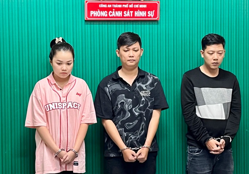 bat nhom doi tuong cho vay tat nuoc vao co gai ep ky giay vay no 1 8 ty dong thay ban trai