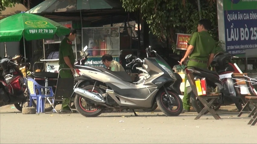 tp hcm hai nhom thanh nien hon chien trong quan lau 2 nguoi thuong vong 2