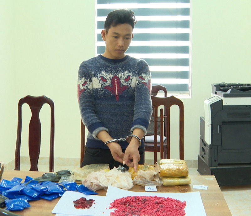 tin tuc phap luat moi nhat ngay 20 1 bat doi tuong van chuyen trai phep 18 000 vien ma tuy