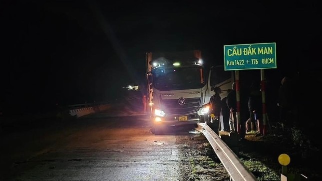 kon tum tai nan lien hoan tren deo lo xo 1 phu nu tu vong kon tum tai nan lien hoan tren deo lo xo 1 phu nu tu vong