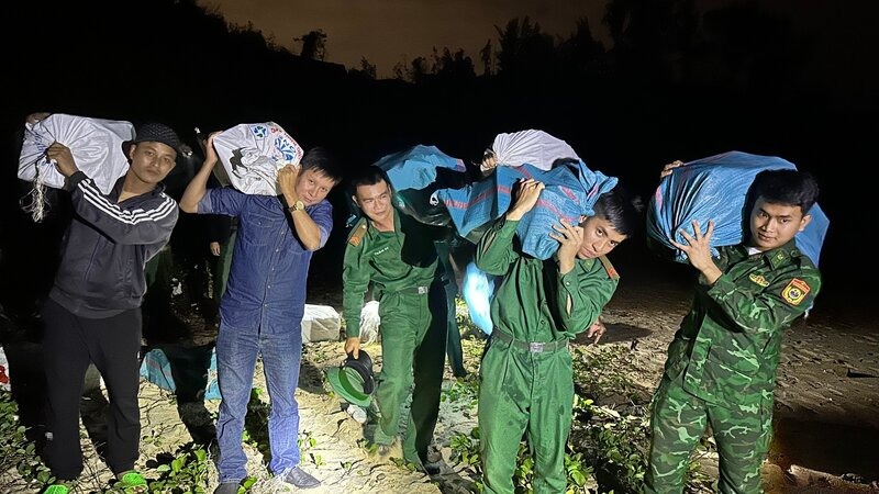 vu gan 300 kg ma tuy tri gia 1 300 ty dat vao bo bien quang ngai chi dao nong 2