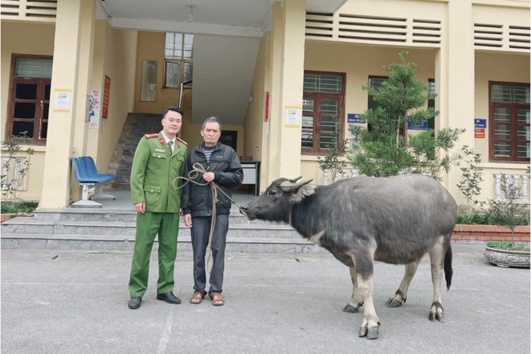 hanh dong bat ngo cua dao tac sau khi trom trau cua nguoi dan1