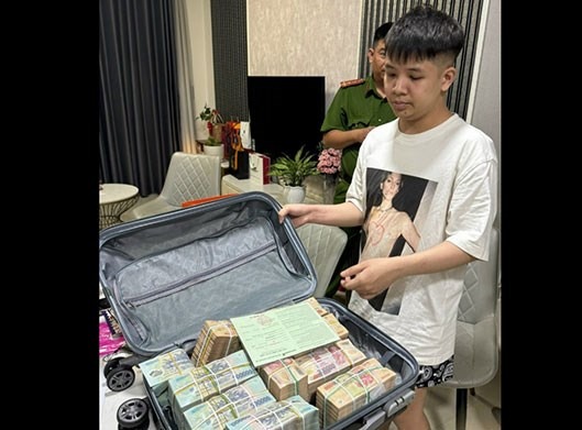bat tu ong dieu hanh mai dam co dien vien nguoi mau ca si di khach 1 bat tu ong dieu hanh mai dam co dien vien nguoi mau ca si di khach 1