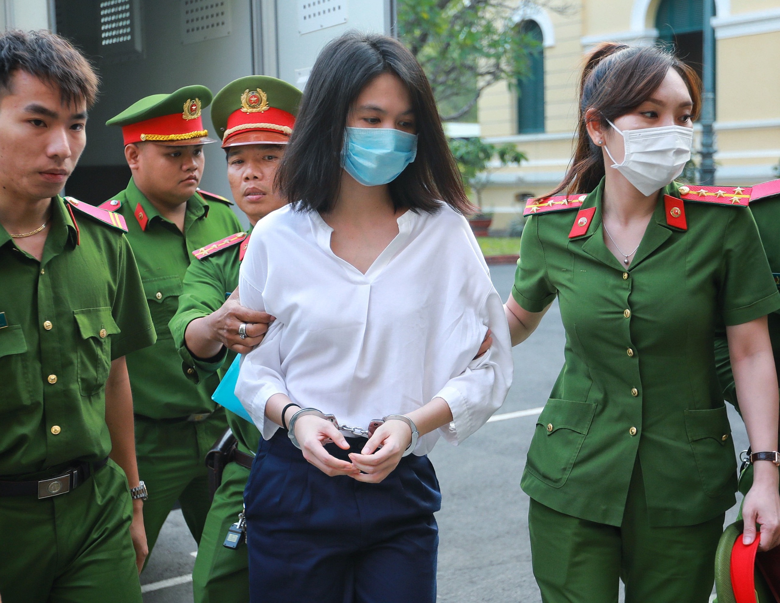 ngoc trinh xuat hien tai tai phien toa xet xu sau hon 3 thang tam giam 3 ngoc trinh xuat hien tai tai phien toa xet xu sau hon 3 thang tam giam 3