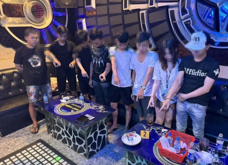tin tuc phap luat moi nhat ngay 3 2 2024 bat nhom doi tuong cung cap ma tuy cho dan bay trong quan karaoke