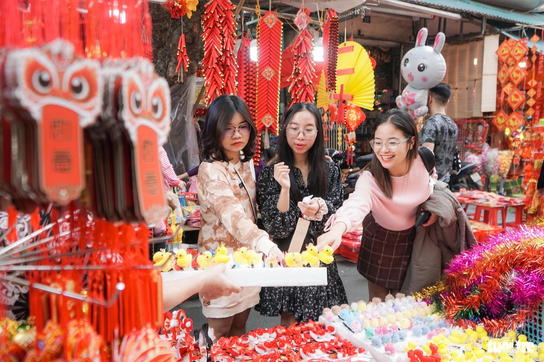 nguoi ha noi di sam tet ngay nang am sieu thi dong 22nghet tho22 nhung ngay cuoi nam 14