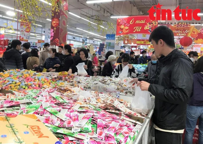 nguoi ha noi di sam tet ngay nang am sieu thi dong 22nghet tho22 nhung ngay cuoi nam 9