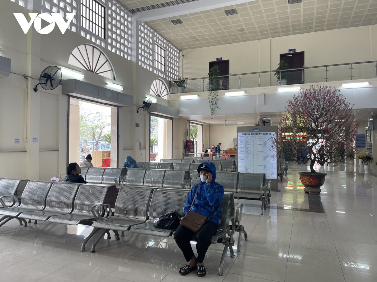 hiem thay o ha noi 28 tet ben xe diu hiu duong pho thong thoang 8