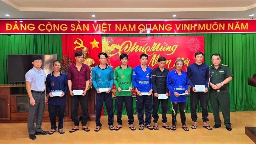 tiep nhan 8 thuyen vien tau ca bi chim tren vung bien vung tau