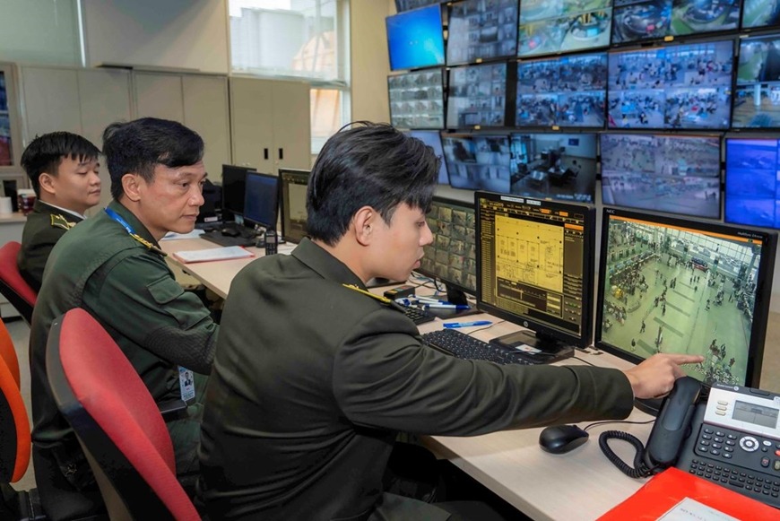 tim hanh khach bo quen 4 300 usd tai san bay noi bai 1