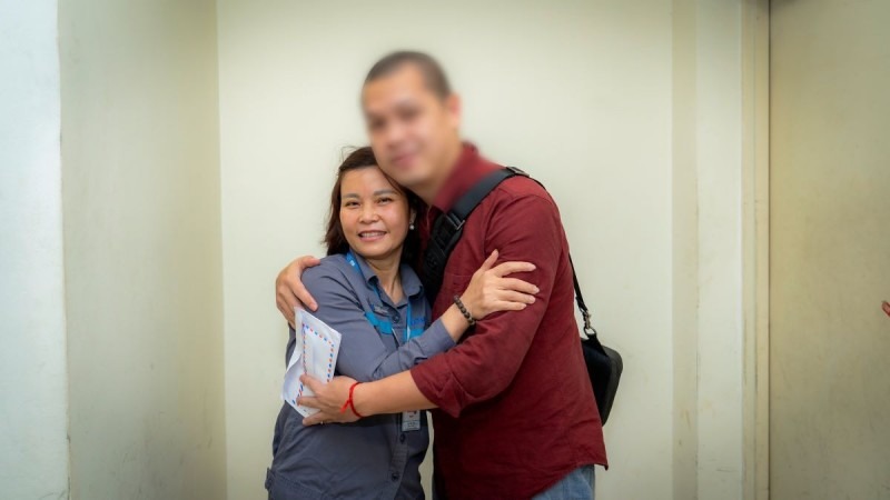 tim hanh khach bo quen 4 300 usd tai san bay noi bai