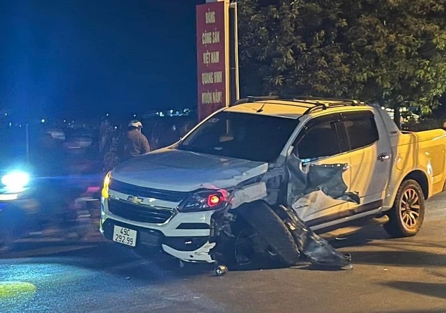 xe may bien dang sau va cham voi xe ban tai 1 nguoi tu vong
