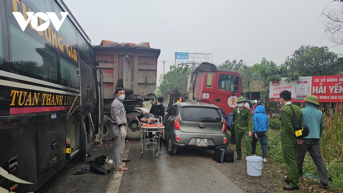 tai nan lien hoan tren quoc lo 1a tai xe tu vong tai cho 1