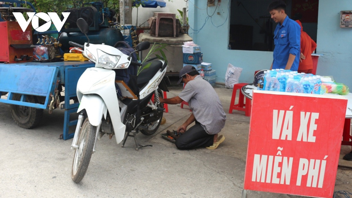 bien nguoi chen lan boc tro cau may tai chua ba binh duong 14
