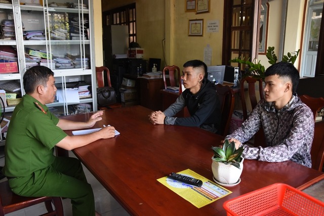 bat qua tang 2 doi tuong rai hang ngan to roi cho vay tin dung den bat qua tang 2 doi tuong rai hang ngan to roi cho vay tin dung den