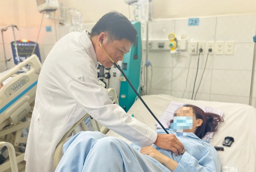 nu sinh hon me sau khi uong nuoc vui o tiec sinh nhat