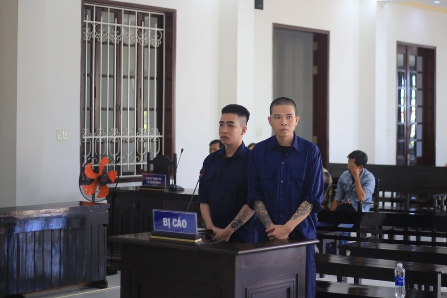 vao nham phong karaoke nam thanh nien bi truy sat suyt mat mang