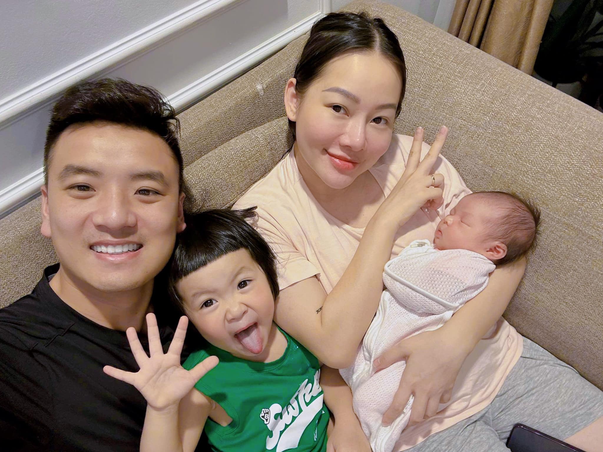 chu kenh tiktok vua co phien livestream ban hang thu ve hon 72 ty dong sau 12 tieng la ai 4 chu kenh tiktok vua co phien livestream ban hang thu ve hon 72 ty dong sau 12 tieng la ai 4