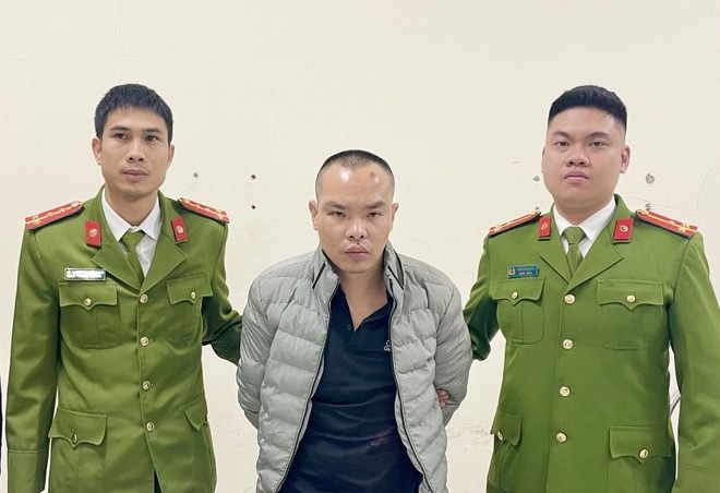 bat doi tuong cam dao khong che nu sinh vien cuop tai san ngay trong truong dai hoc