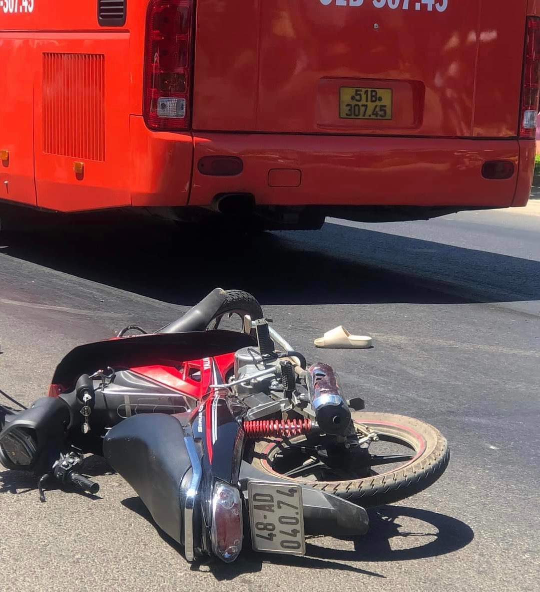 dak lak va cham voi xe o to khach hai hoc sinh tu vong thuong tam dak lak va cham voi xe o to khach hai hoc sinh tu vong thuong tam