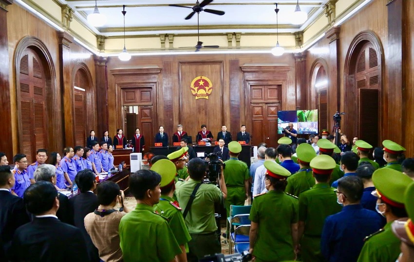 hinh anh moi nhat cua bi cao truong hue van tai toa trong vu van thinh phat 7