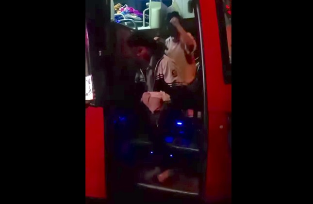 giai cuu 2 nu sinh lop 8 bi nguoi dan ong la mat du do bo nha di giai cuu 2 nu sinh lop 8 bi nguoi dan ong la mat du do bo nha di