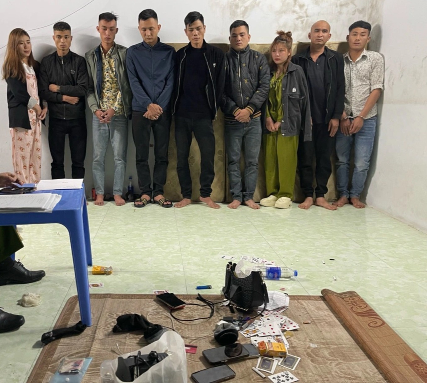 phat hien nhom nam thanh nu tu mo tiec ma tuy xuyen dem trong phong tro mung ngay 8 3