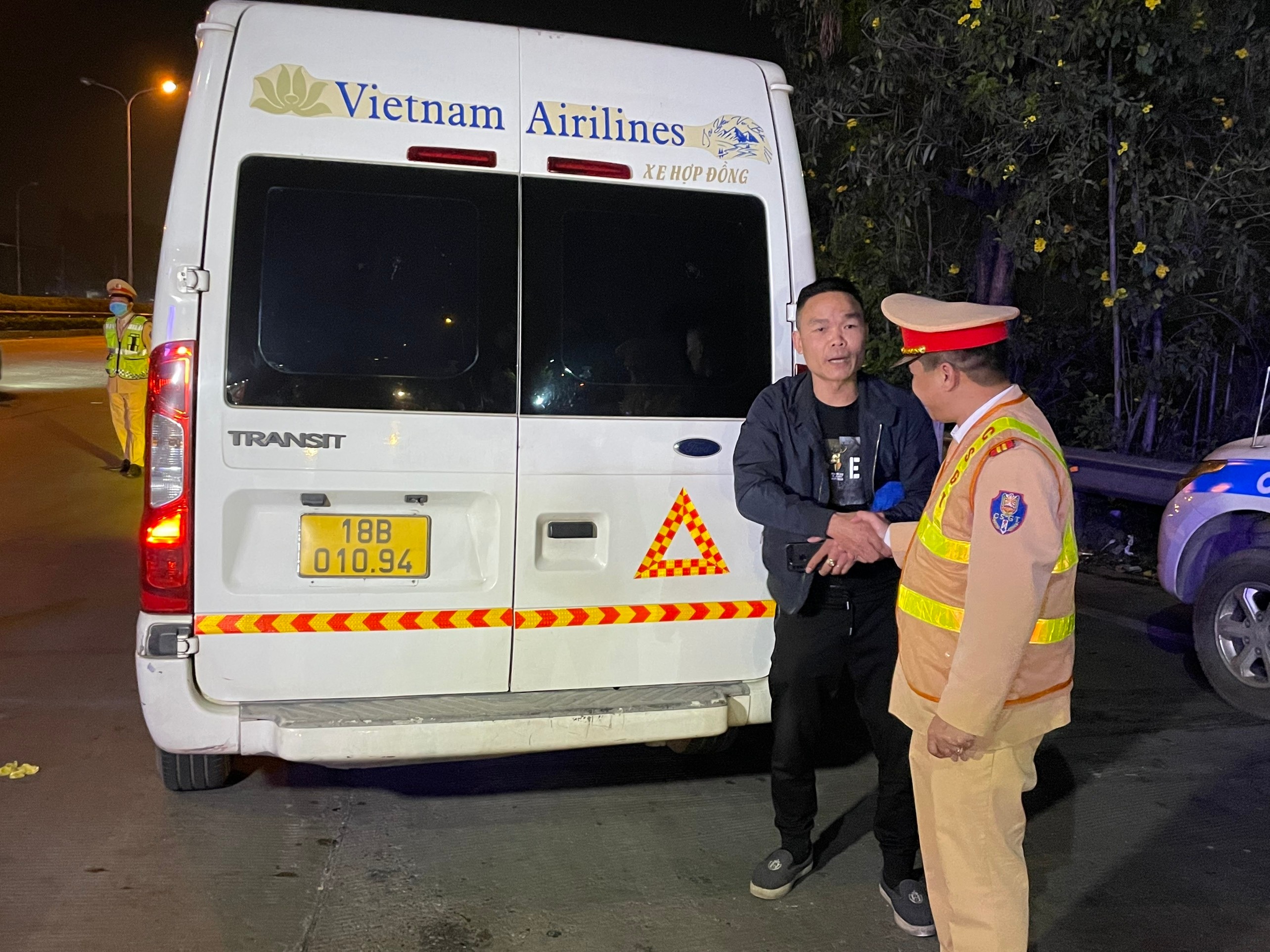 csgt xuyen dem huong dan tai xe cach xu ly su co tren cao toc va dan phan quang cho xe 11 csgt xuyen dem huong dan tai xe cach xu ly su co tren cao toc va dan phan quang cho xe 11