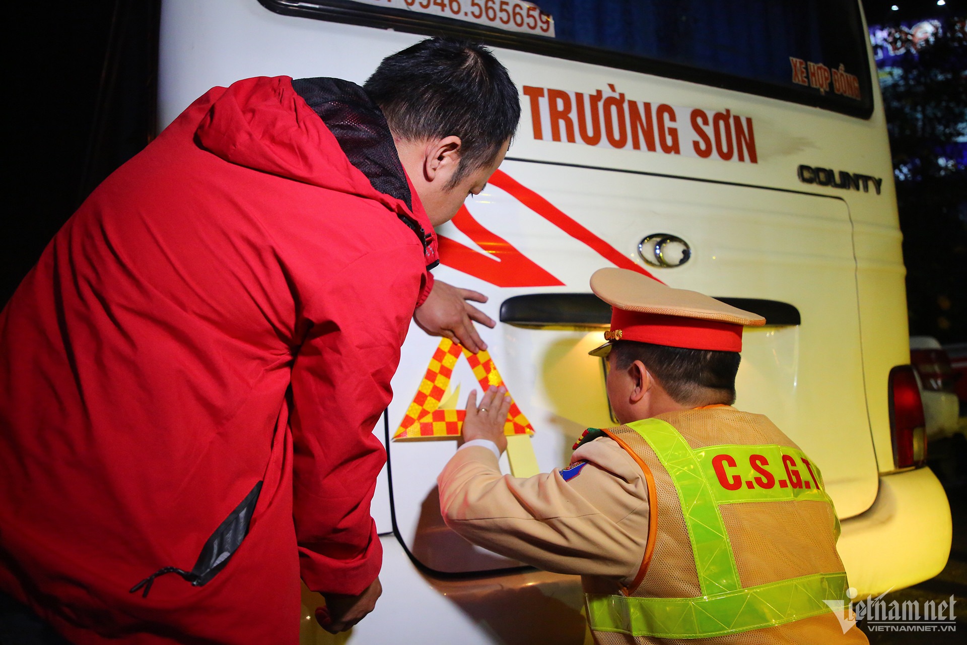 csgt xuyen dem huong dan tai xe cach xu ly su co tren cao toc va dan phan quang cho xe 4 csgt xuyen dem huong dan tai xe cach xu ly su co tren cao toc va dan phan quang cho xe 4