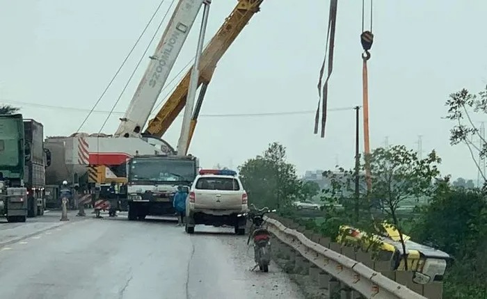 su that thong tin lat xe giuong nam khien 13 nguoi tu vong tren duong tranh tp vinh 2