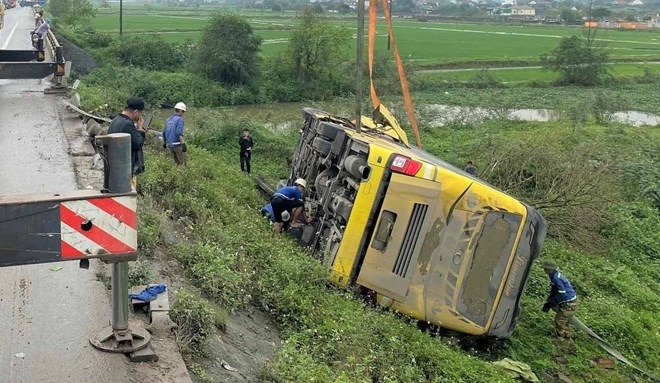 su that thong tin lat xe giuong nam khien 13 nguoi tu vong tren duong tranh tp vinh