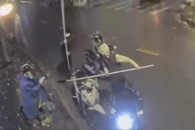 tin tuc phap luat moi nhat ngay 23 3 2024 tam giam nhom thieu nien mang dao phong lon di cuop tai san o ha noi tin tuc phap luat moi nhat ngay 23 3 2024 tam giam nhom thieu nien mang dao phong lon di cuop tai san o ha noi