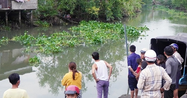 hai be gai 12 tuoi tu vong thuong tam duoi ao nuoc gan nha