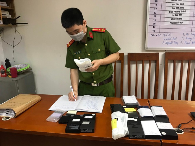 cua hang dien may xanh the gioi di dong khoc thet khi gap ten trom co nghe