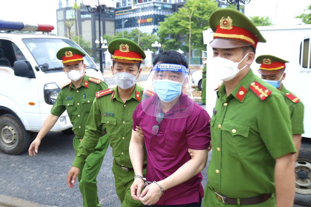 nhung hinh anh dau tien cua cuu thu truong bo y te truong quoc cuong ngay dau hau toa 2 nhung hinh anh dau tien cua cuu thu truong bo y te truong quoc cuong ngay dau hau toa 2