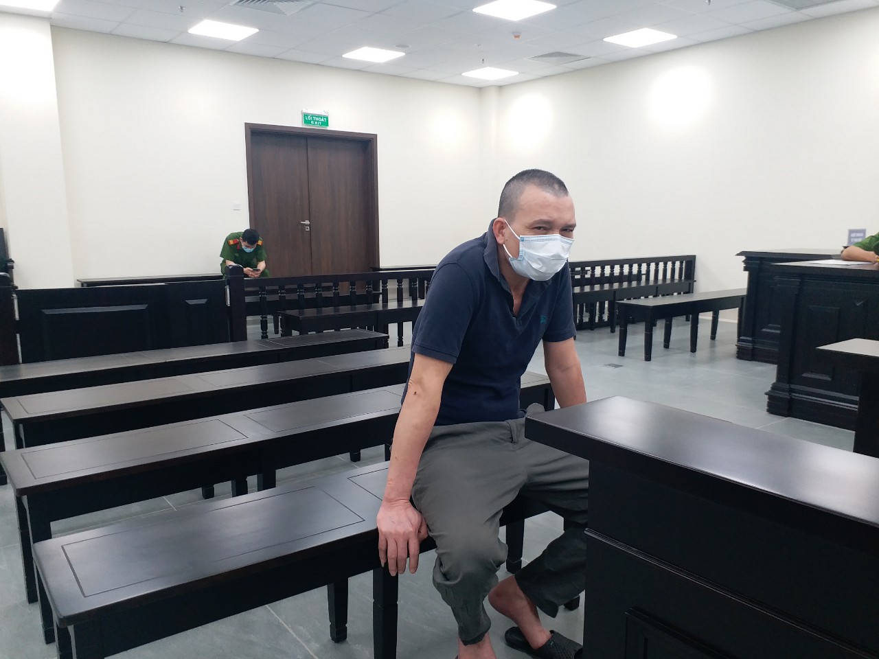 an khong ngay ve cho ke tron na dam tai xe taxi vi nghi goi cong an den bat