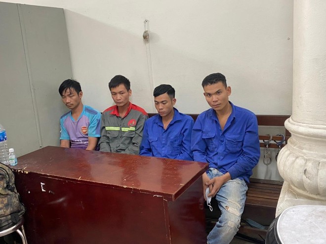 tom gon nhom cong nhan chuyen trom nap cong o ha noi tom gon nhom cong nhan chuyen trom nap cong o ha noi