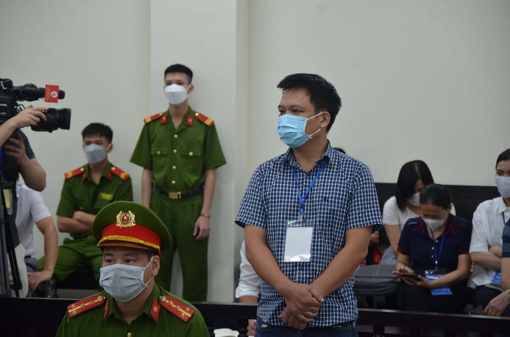 cap duoi to ong phung anh le mang mo ep tha nghi pham cap duoi to ong phung anh le mang mo ep tha nghi pham