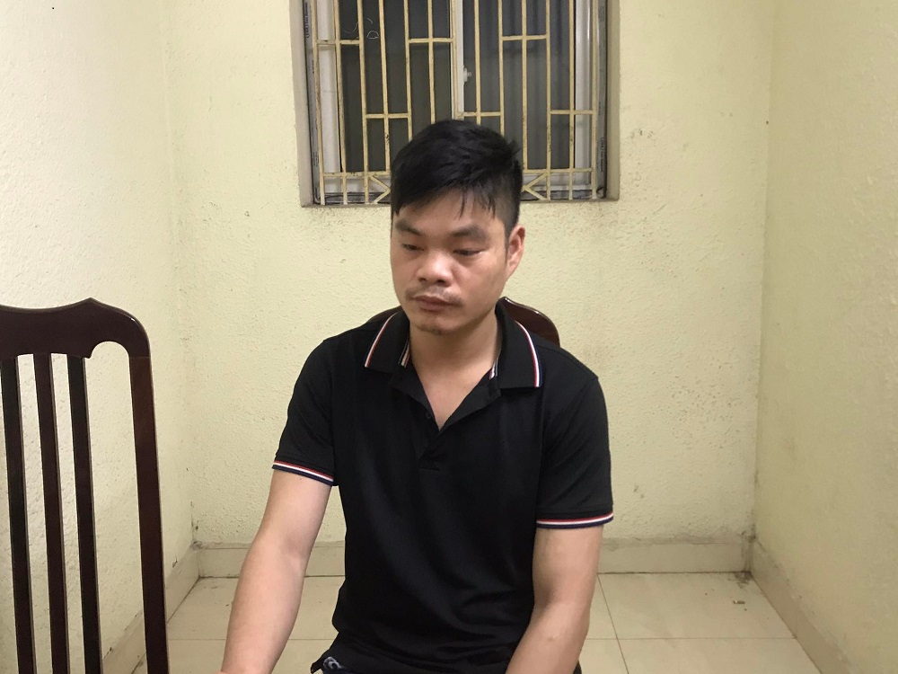 nhan vien quan banh da cua trom cap xe cua gia chu nhan vien quan banh da cua trom cap xe cua gia chu
