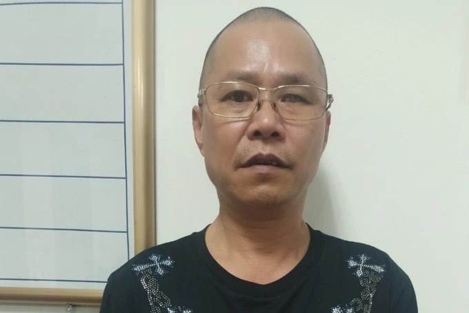 loi khai cua nghi pham gam hon 30 vien dan chi vao nguoi dan ong xuat hien o nha vo cu