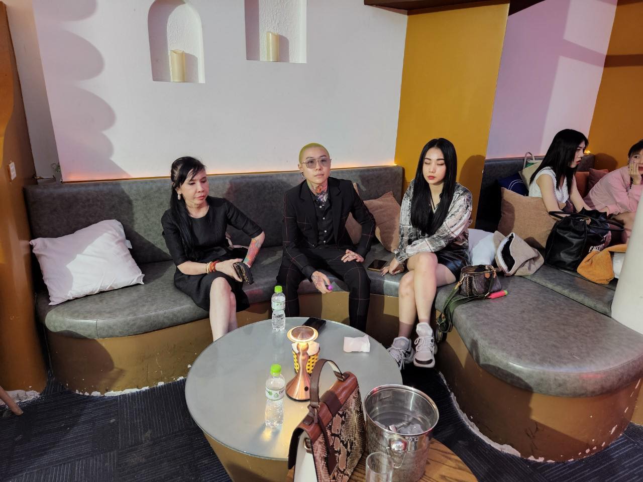 bat ba trum dung tha cung dan em tai bua tiec ma tuy bat ba trum dung tha cung dan em tai bua tiec ma tuy