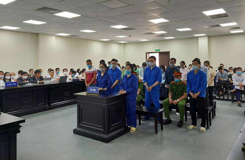 boc tran manh lua cua nu quai nguyen thi ha thanh chiem doat 430 ty cua 3 ngan hang